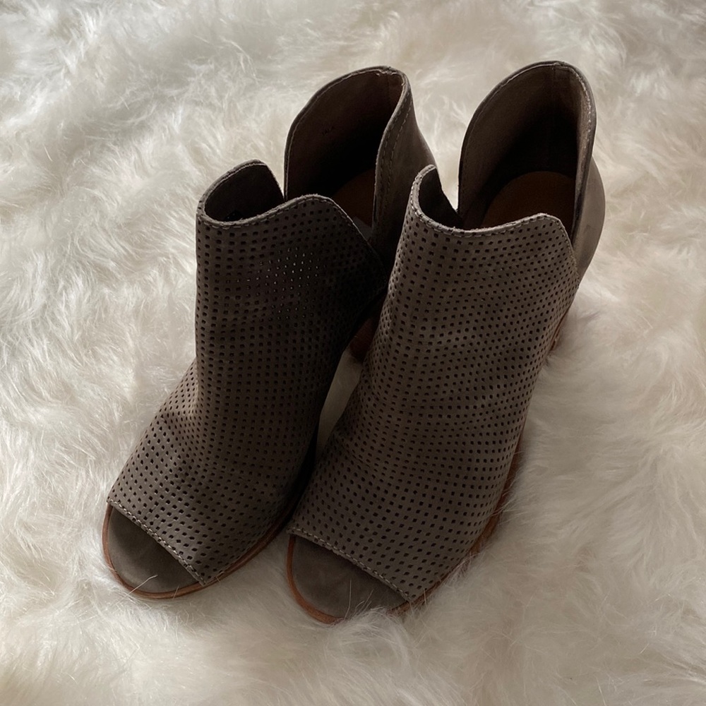 Steve Madden peep toe booties